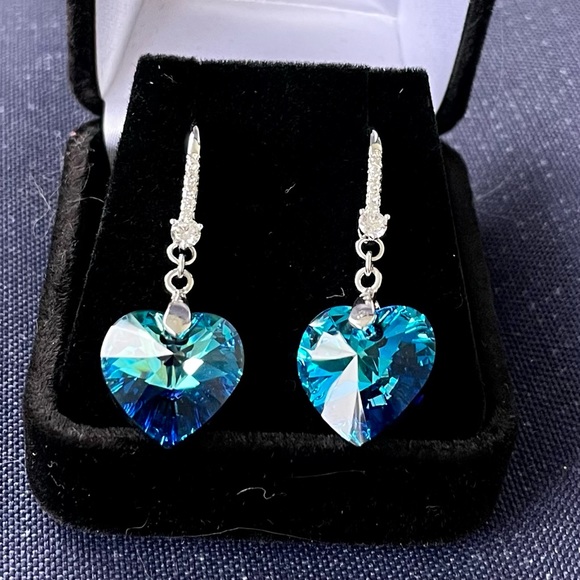 🌺NIB 18K White Gold Plated Austrian Heart Fish Hook Earrings🌺 - Picture 8 of 15